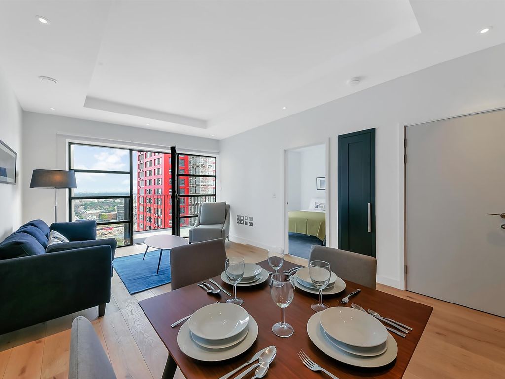 1 bed flat for sale in Amelia House, London City Island, London E14, £469,000
