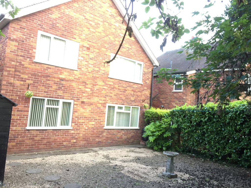 1 bed detached house for sale in Urban Rd, Doncaster, South Yorkshire DN4, £175,000