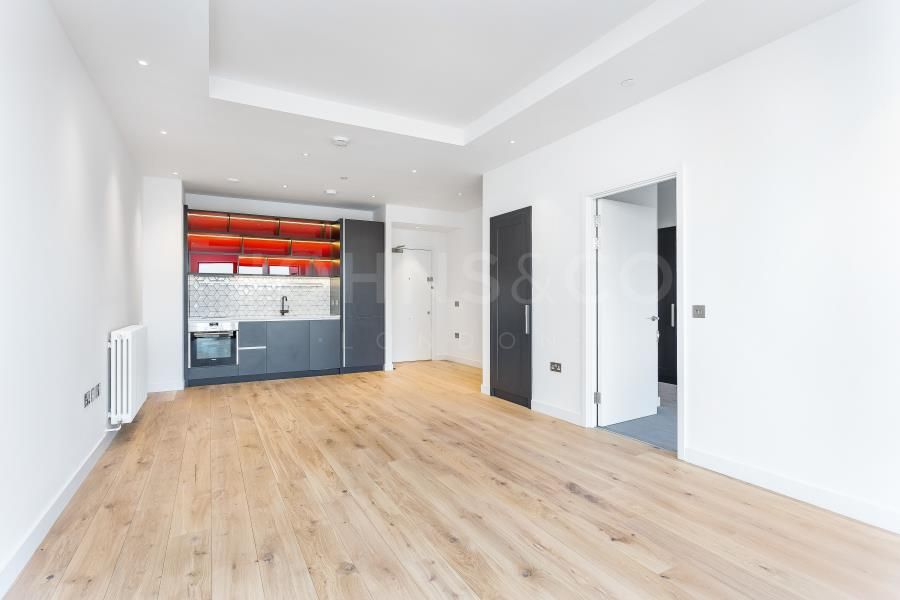 1 bed flat for sale in Albion House, London City Island, London E14, £412,000