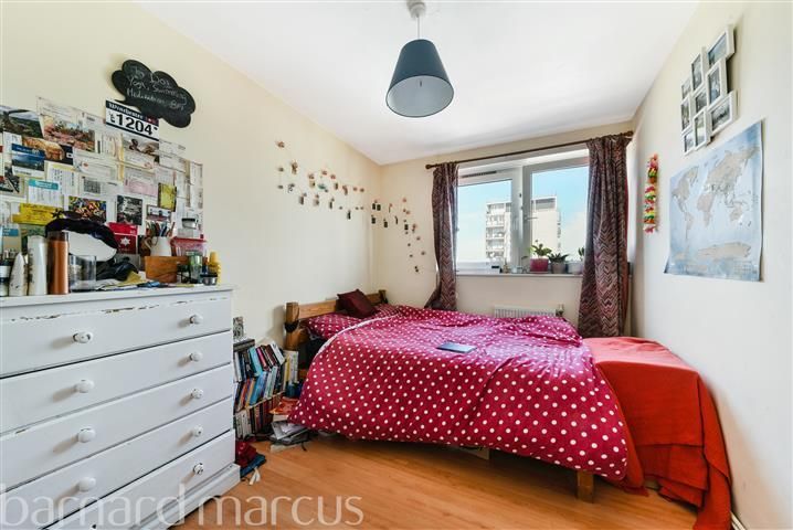 3 bed flat to rent in Brandon Estate, London SE17, £3,000 pcm