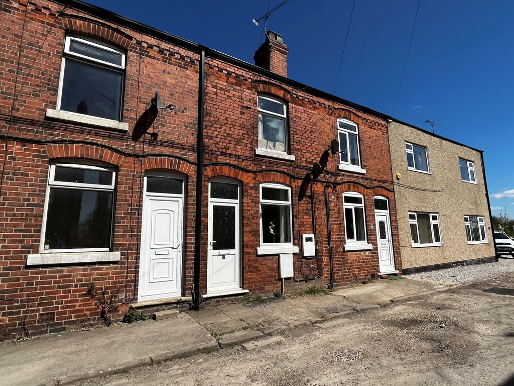 2 bed terraced house to rent in New Street, Pilsley, Chesterfield S45, £575 pcm