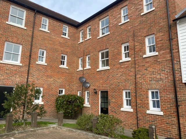 1 bed flat to rent in The Spires, Canterbury CT2, £900 pcm