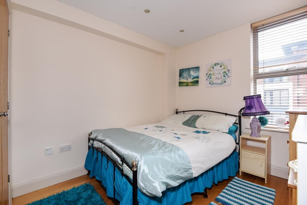 1 bed flat to rent in Newbury, Berkshire RG14, £950 pcm