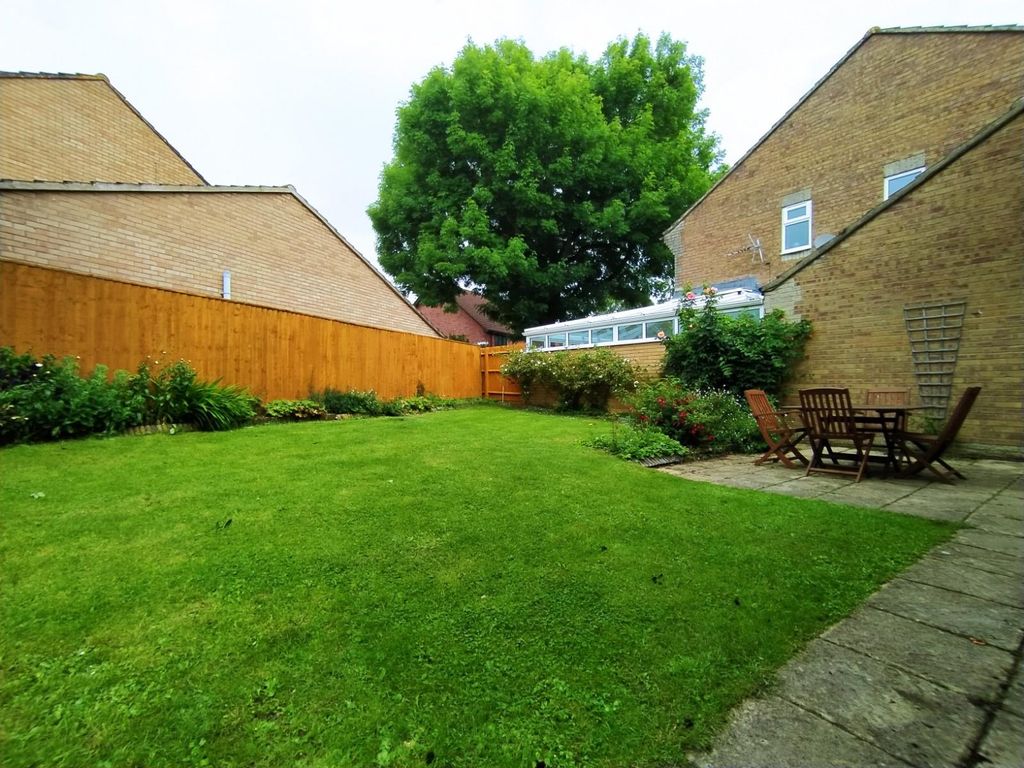 4 bed property to rent in Magnolia Close, Frome BA11, £1,500 pcm