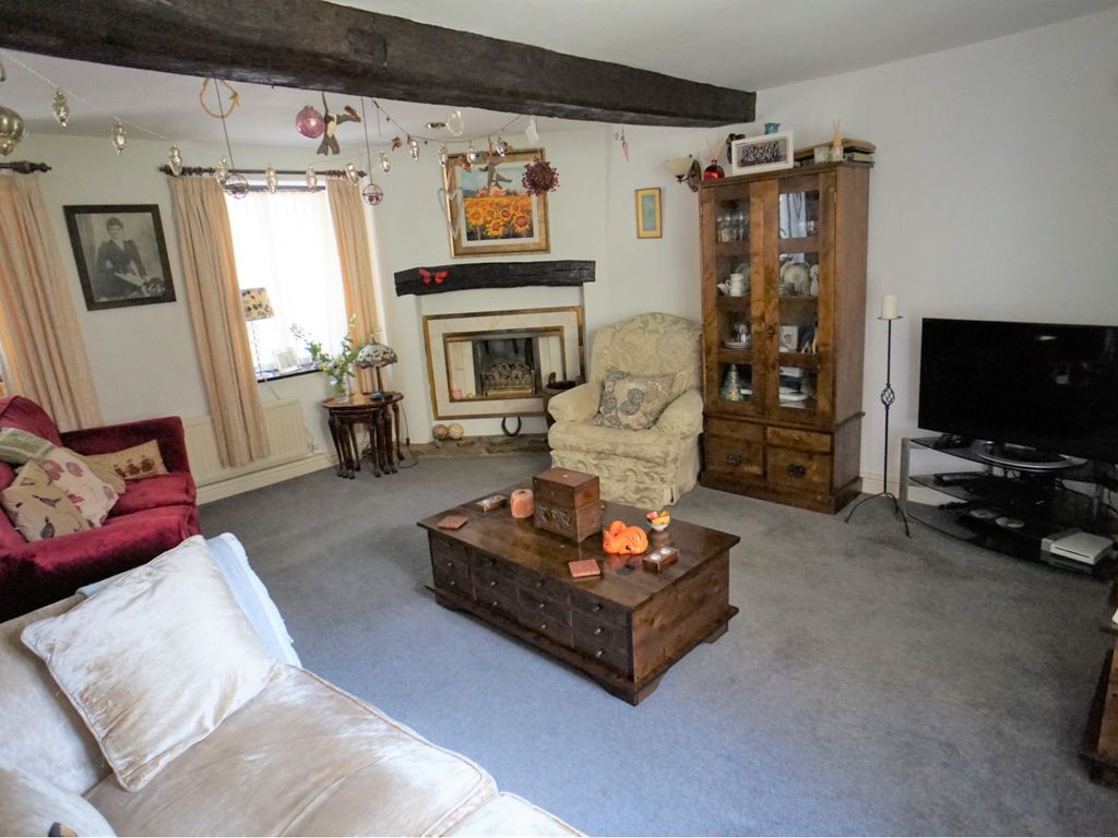 3 bed barn conversion for sale in The Courtyard, Woolley, Wakefield WF4, £400,000