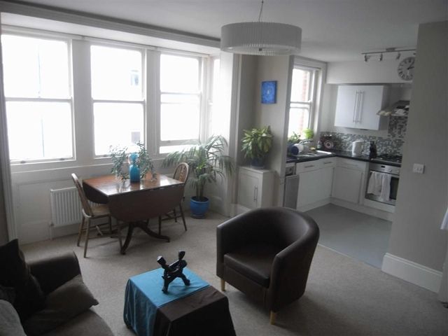 2 bed flat to rent in Burlington Street, Kemptown, Brighton BN2, £1,495 pcm