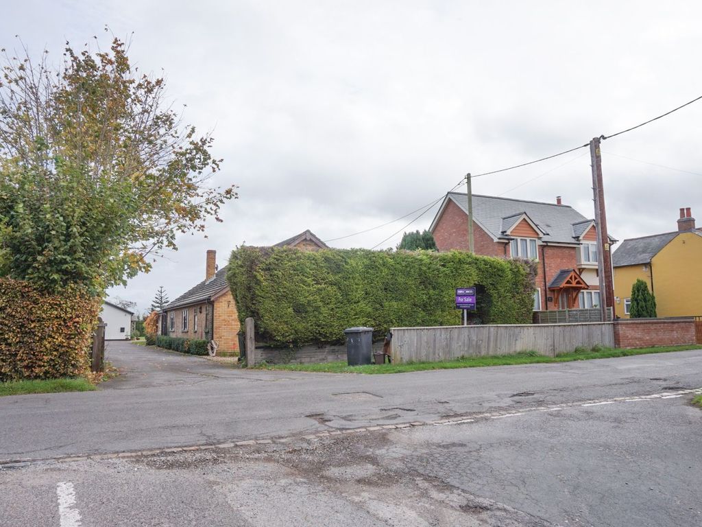 4 bed detached bungalow for sale in Bridge Street, Great Kimble HP17, £2,900,000