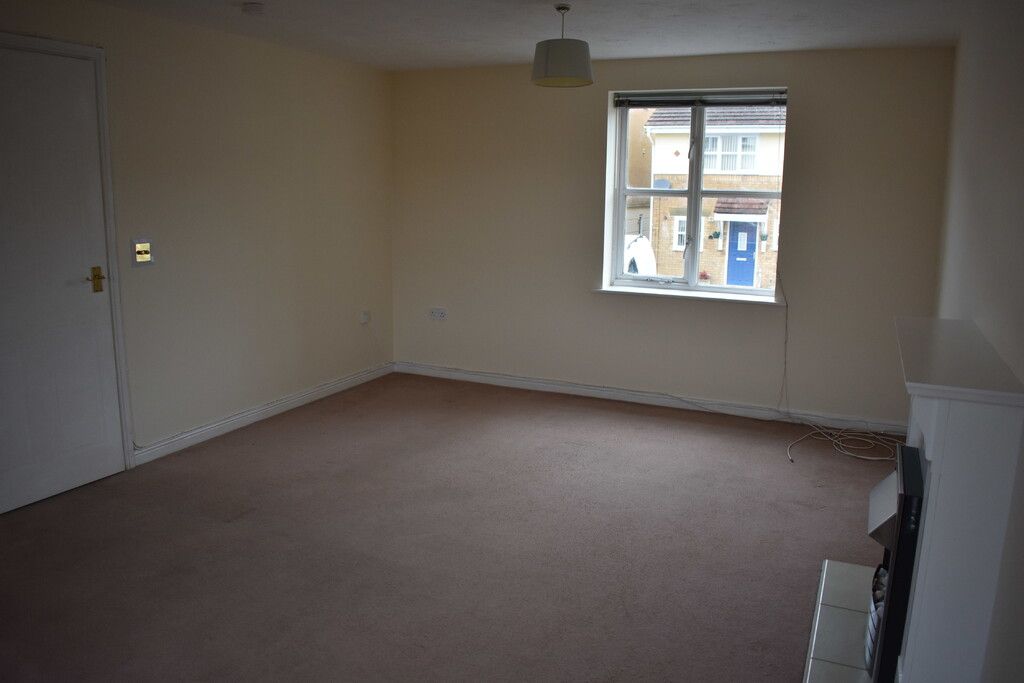 2 bed flat to rent in Ermine Street, Yeovil BA21, £795 pcm