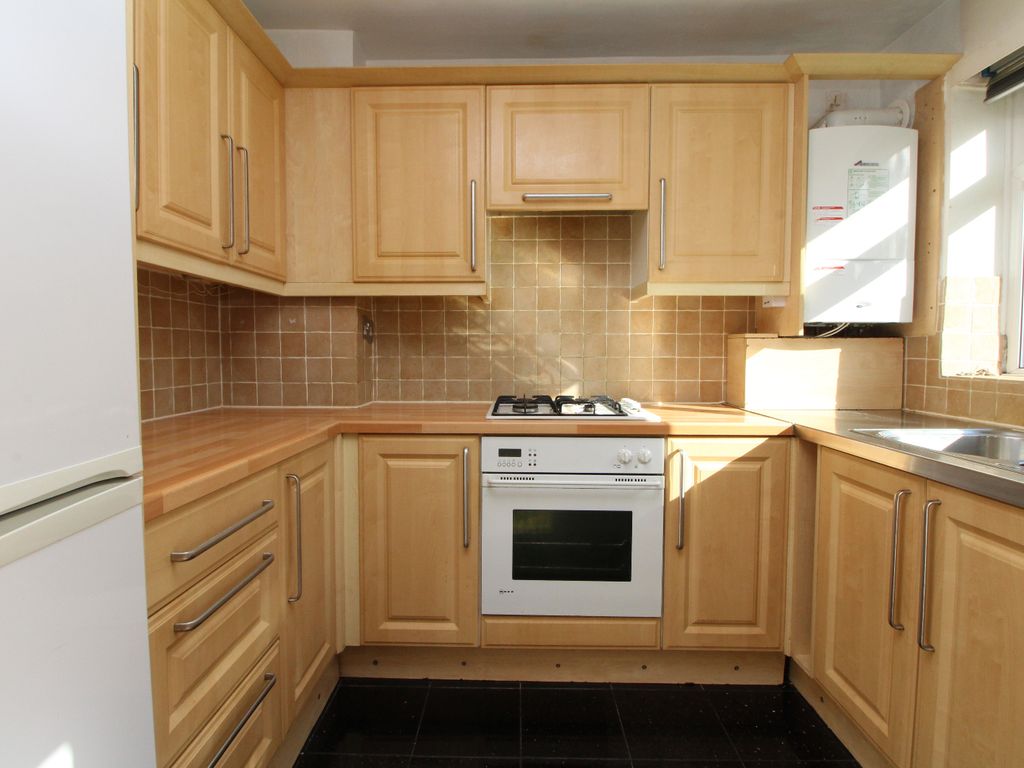 2 bed maisonette to rent in Avondale Road, Bromley BR1, £1,450 pcm