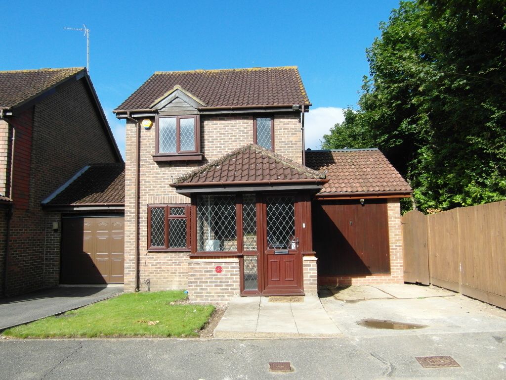 3 bed detached house to rent in Kennet Drive, Yeading, Hayes UB4, £2,400 pcm
