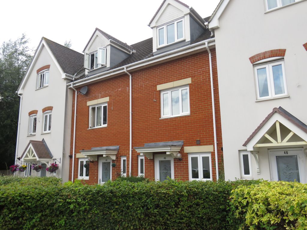 3 bed town house to rent in Ingram Close, Larkfield, Aylesford ME20, £1,550 pcm