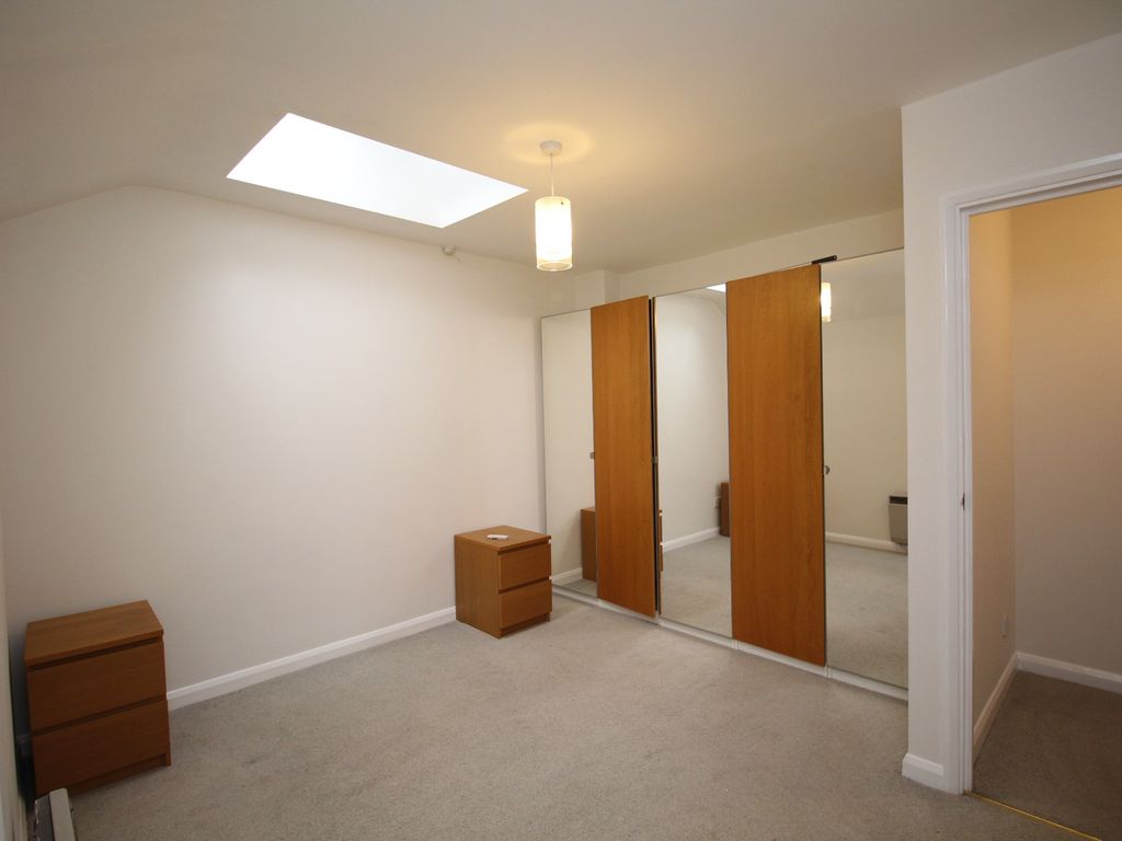 2 bed flat to rent in Norfolk Road, Maidenhead SL6, £1,350 pcm