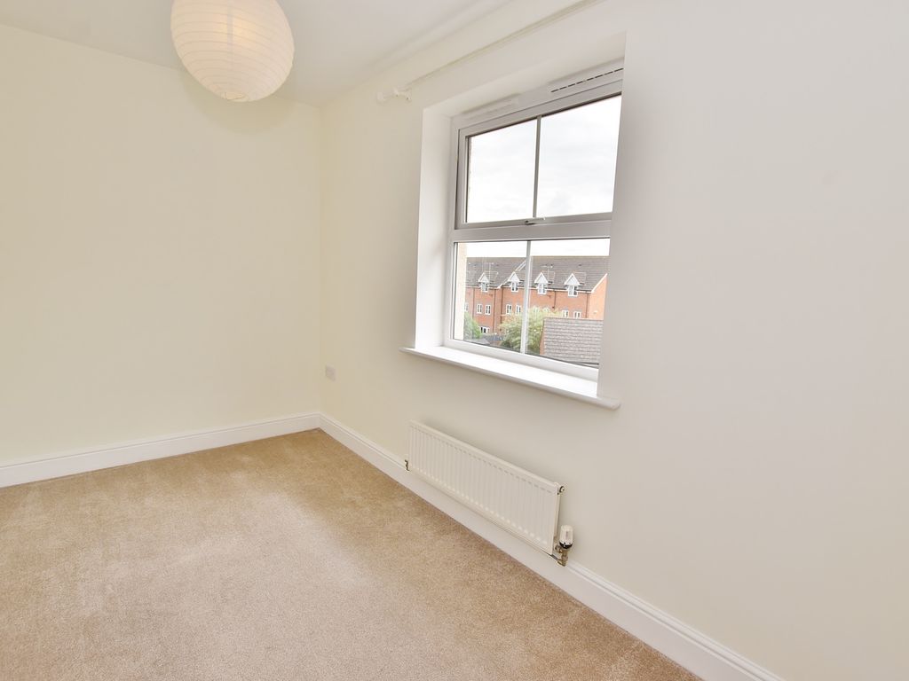2 bed flat to rent in Angus Drive, Kennington TN24, £995 pcm