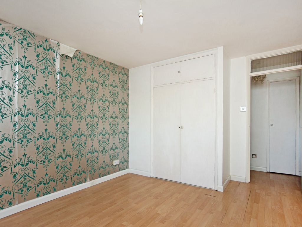 1 bed flat to rent in Elton Close, Hampton Wick, Kingston Upon Thames KT1, £1,350 pcm