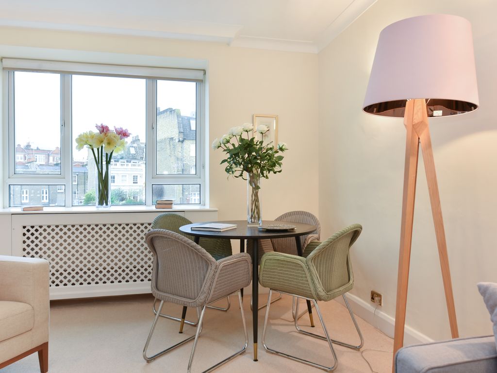 2 bed flat for sale in Harrington Road, London SW7, £1,350,000