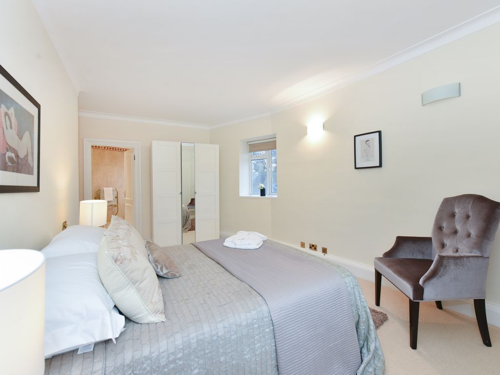 2 bed flat for sale in Harrington Road, London SW7, £1,350,000