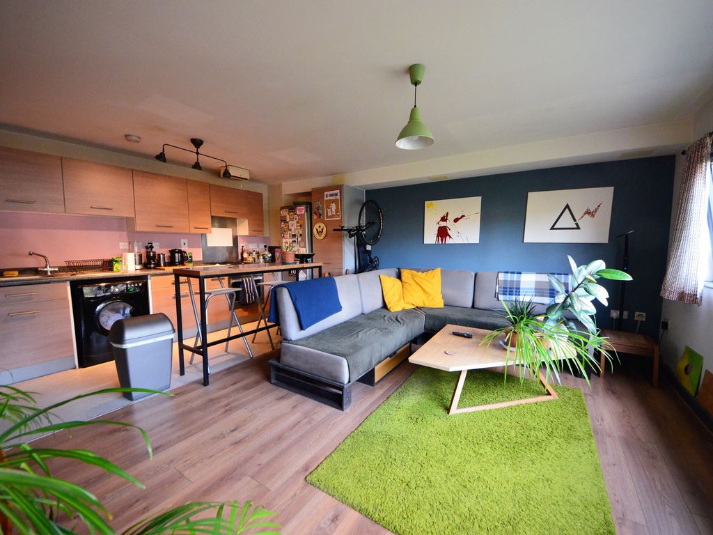 1 bed flat for sale in Cottage Road, London N7, £399,950
