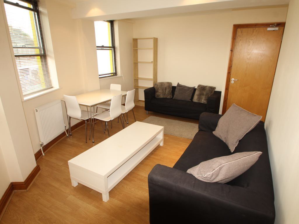 3 bed flat to rent in Mundy Place, Cathays, Cardiff CF24, £1,575 pcm