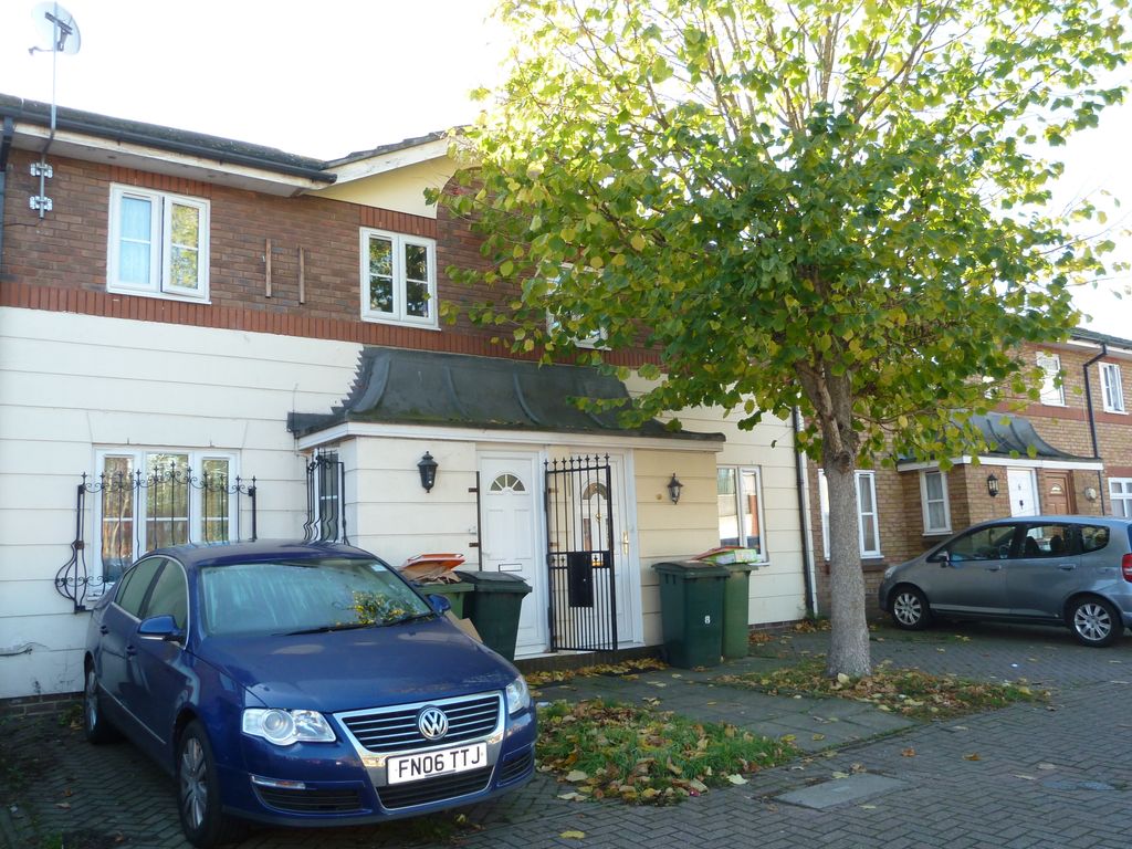 3 bed terraced house for sale in Chevron Close, London E16, £465,000