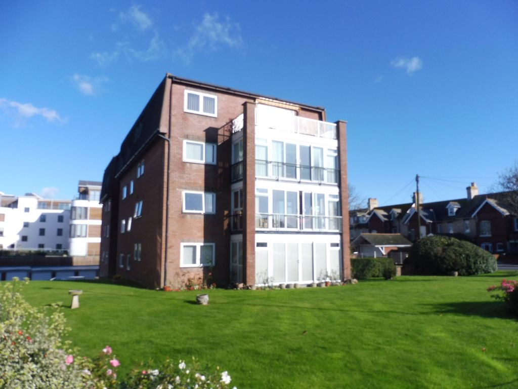 2 bed flat to rent in Melcombe Avenue, Weymouth DT4, £850 pcm