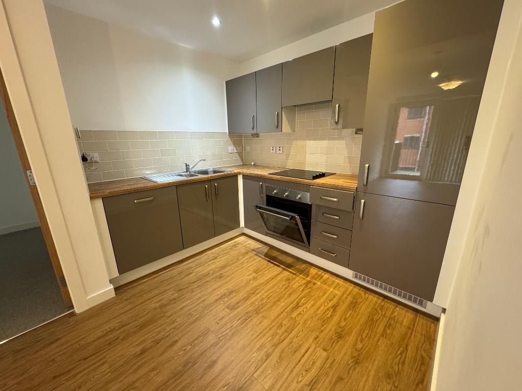2 bed flat to rent in Stretford Road, Hulme, Manchester, Lancashire M15, £1,300 pcm
