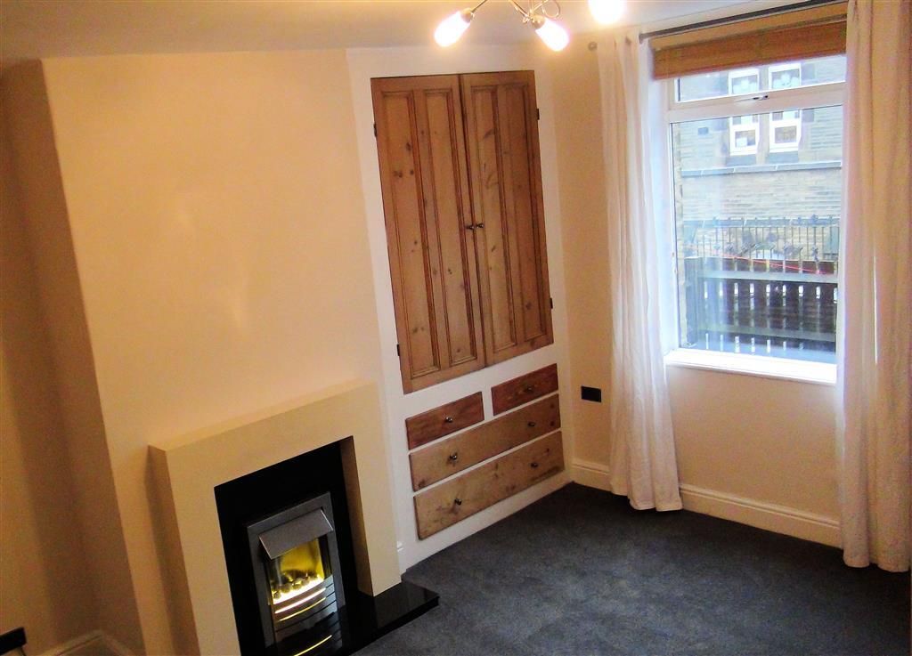 2 bed property to rent in Newton Street, Sowerby Bridge HX6, £650 pcm