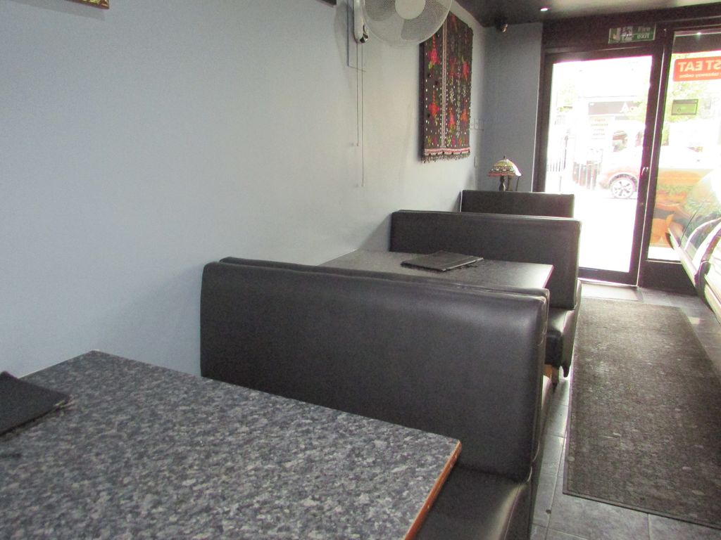 Restaurant/cafe to let in Dunstable Road, Luton, Bedfordshire LU1, £20,400 pa