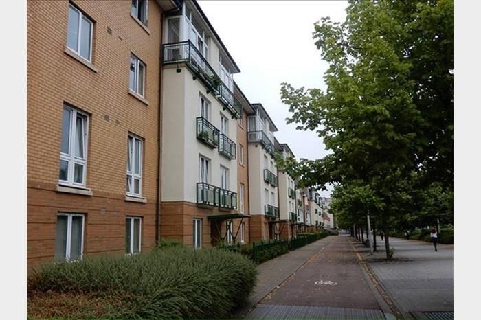 2 bed flat to rent in Roma House, Vellacott Close, Lloyd George Avenue CF10, £1,250 pcm