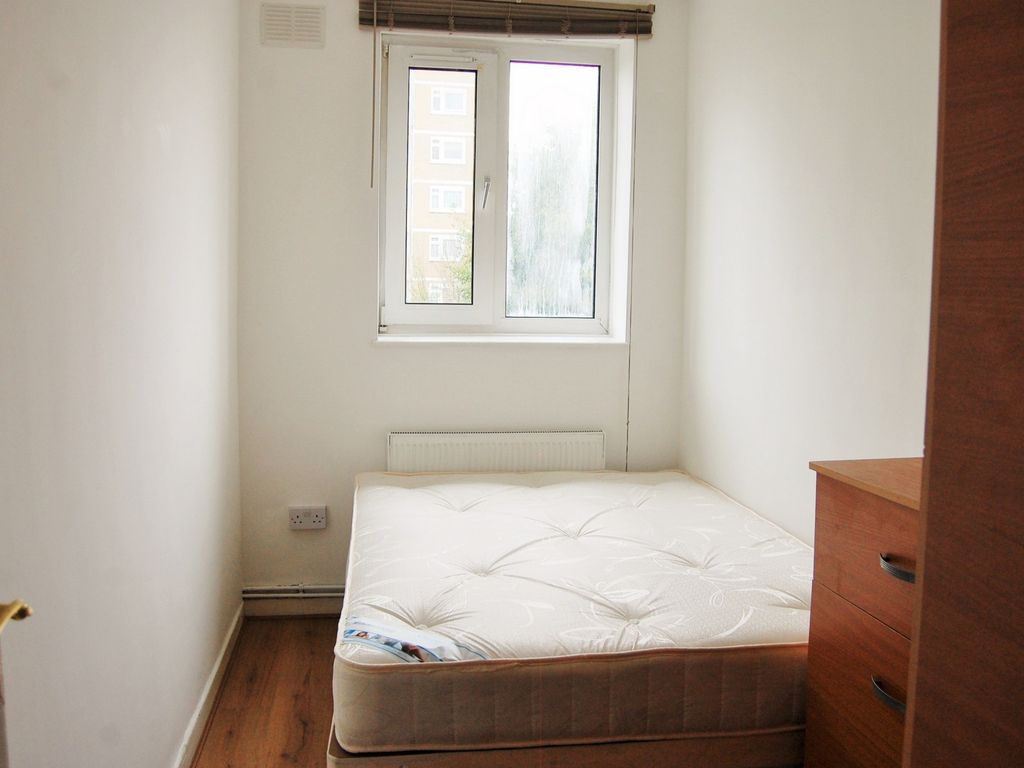 Room to rent in Thornaby House, Room 4, Canrobert Street, Bethnal Green E2, £800 pcm