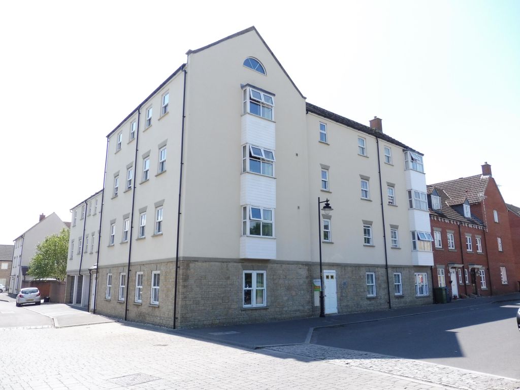 2 bed flat to rent in Zander Road, Calne, Wiltshire SN11, £875 pcm