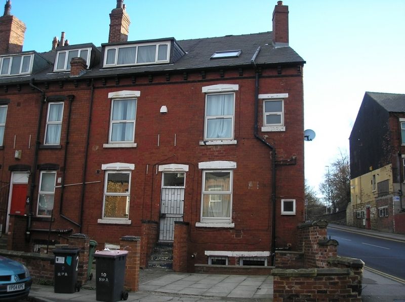 6 bed end terrace house to rent in Royal Park Avenue, Hyde Park, Leeds LS6, £451 pppm