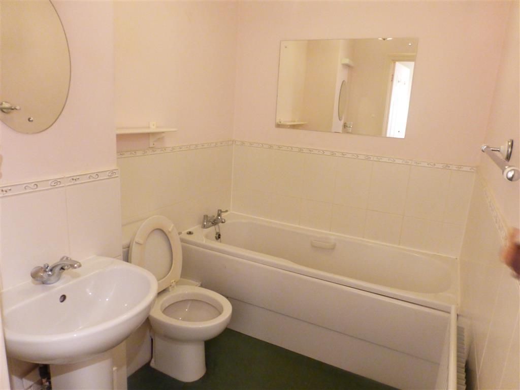 2 bed flat to rent in Bersted Street, Bognor Regis PO22, £1,100 pcm