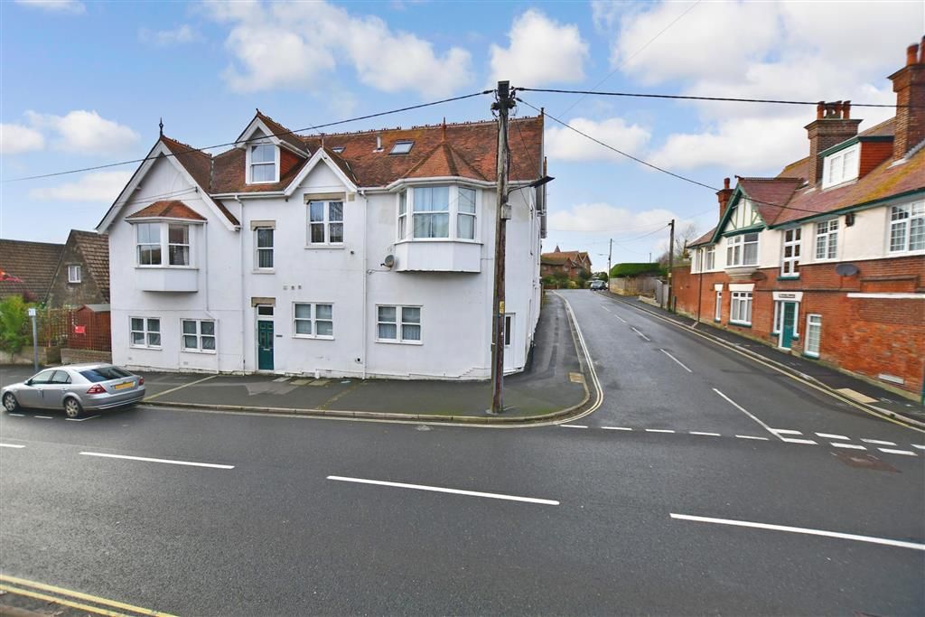 3 bed flat for sale in Broadway, Totland Bay, Isle Of Wight PO39, £128,500