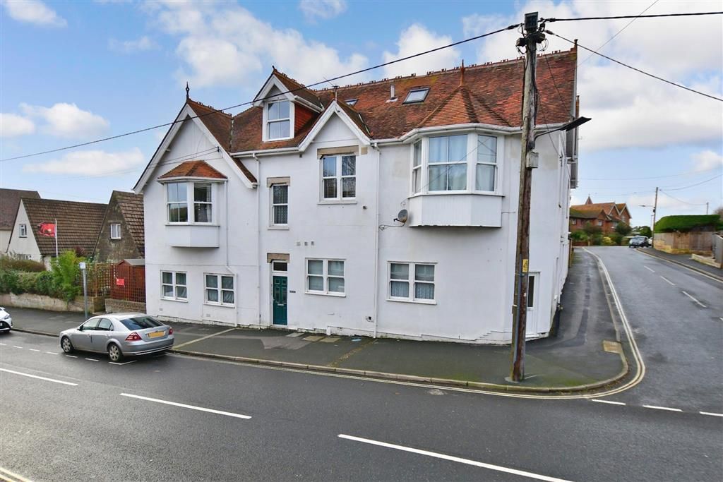 3 bed flat for sale in Broadway, Totland Bay, Isle Of Wight PO39, £195,000