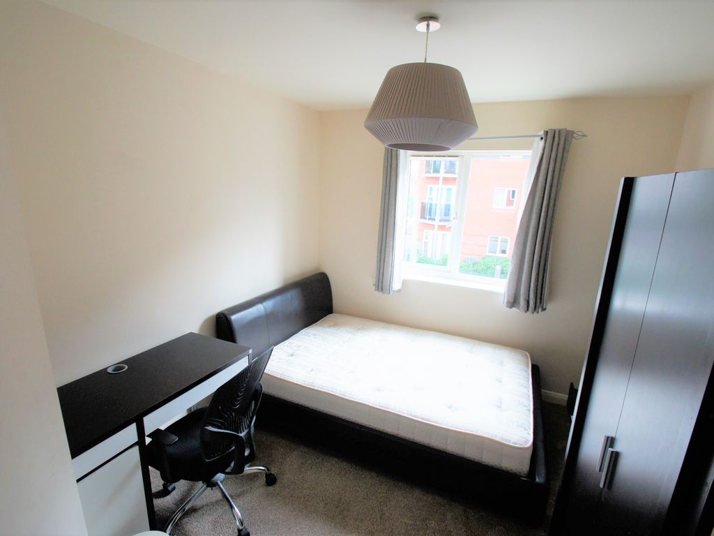 2 bed flat to rent in Hever Hall, Coventry CV1, £1,150 pcm