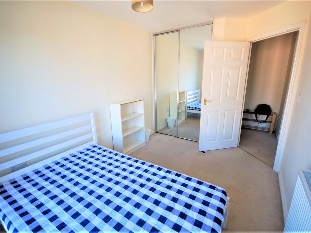 2 bed flat to rent in Signet Square, Coventry CV2, £850 pcm