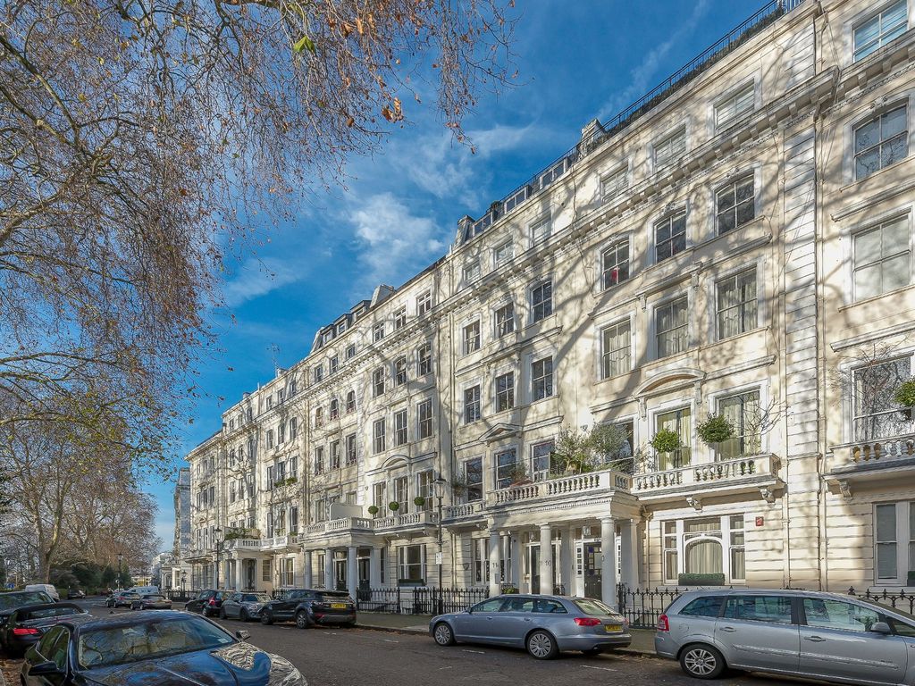 2 bed flat for sale in Cornwall Gardens, London SW7, £995,000