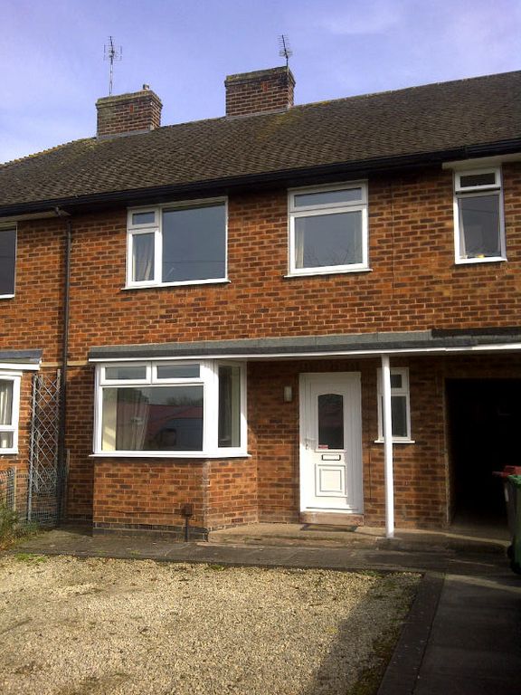4 bed terraced house to rent in Victoria Park, Newport TF10, £338 pppm