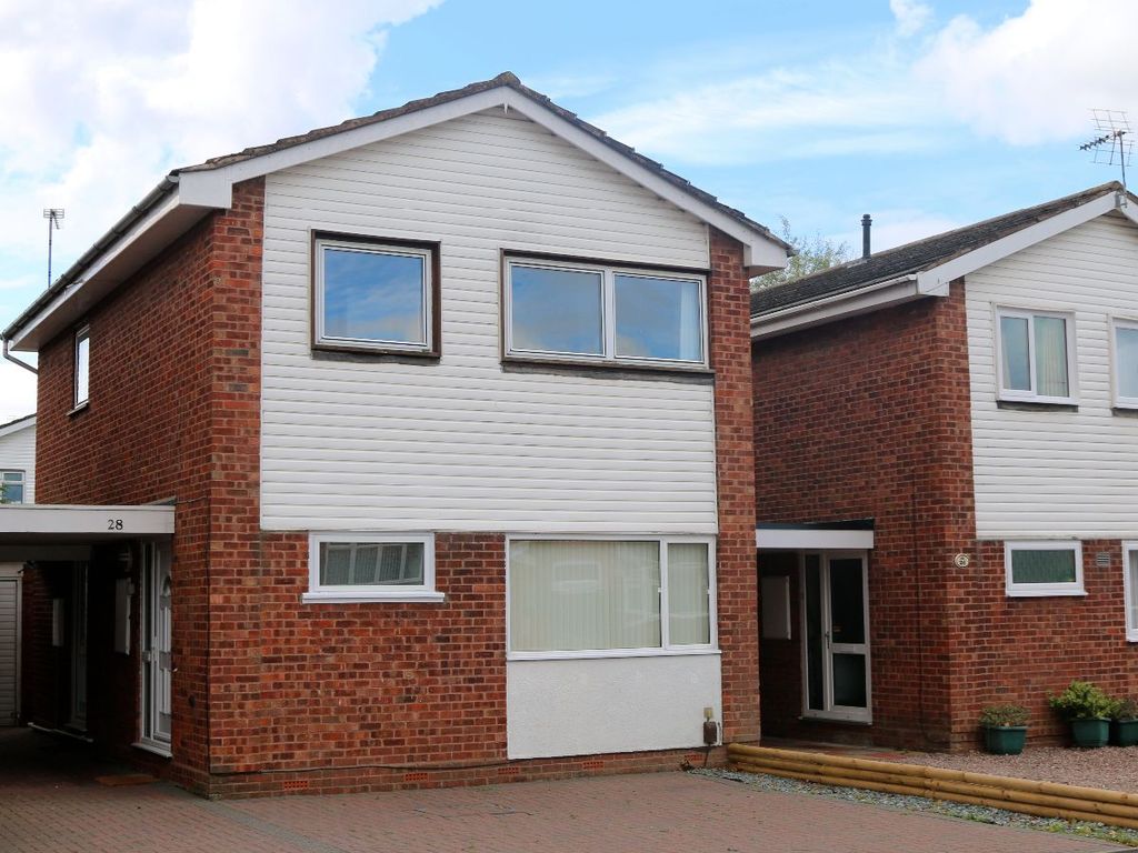 4 bed detached house to rent in Boughey Road, Newport TF10, £390 pppm