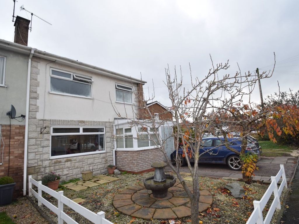 5 bed semi-detached house to rent in Greenacres Way, Newport TF10, £368 pppm