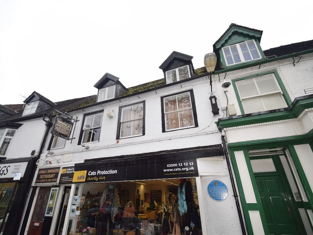 3 bed flat to rent in St. Mary's Street, Newport TF10, £390 pppm
