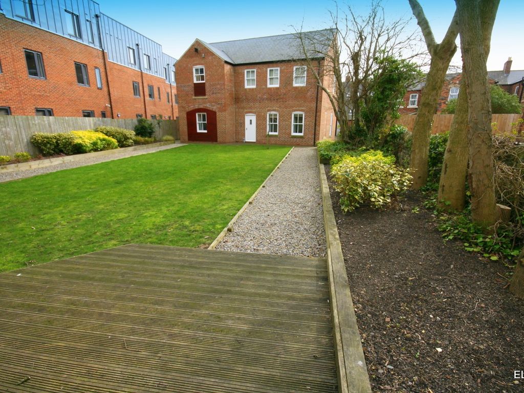 2 bed flat to rent in Gilesgate, Durham DH1, £1,450 pcm