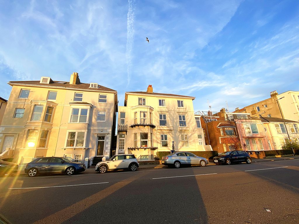 2 bed flat to rent in Clarence Parade, Southsea PO5, £1,550 pcm