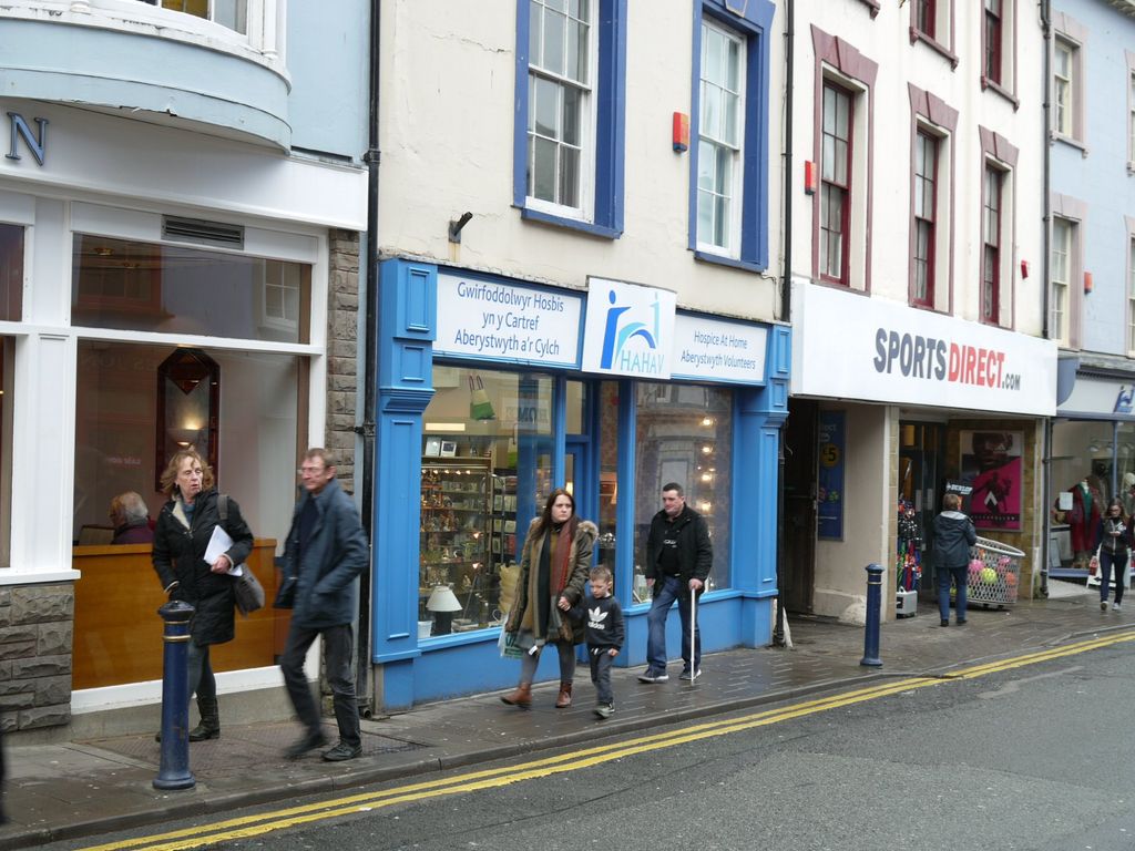 Retail premises to let in Pier Street, Aberystwyth, Ceredigion SY23, £25,000 pa