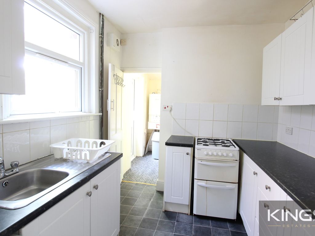 4 bed terraced house to rent in Livingstone Road, Southampton SO14, £1,350 pcm