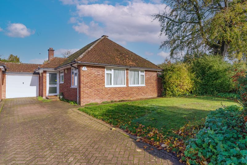 2 bed detached bungalow for sale in Harwood Road, Marlow SL7, £825,000