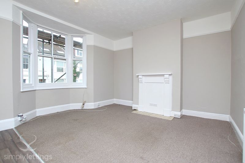 2 bed maisonette to rent in Upper Lewes Road, Brighton BN2, £1,250 pcm