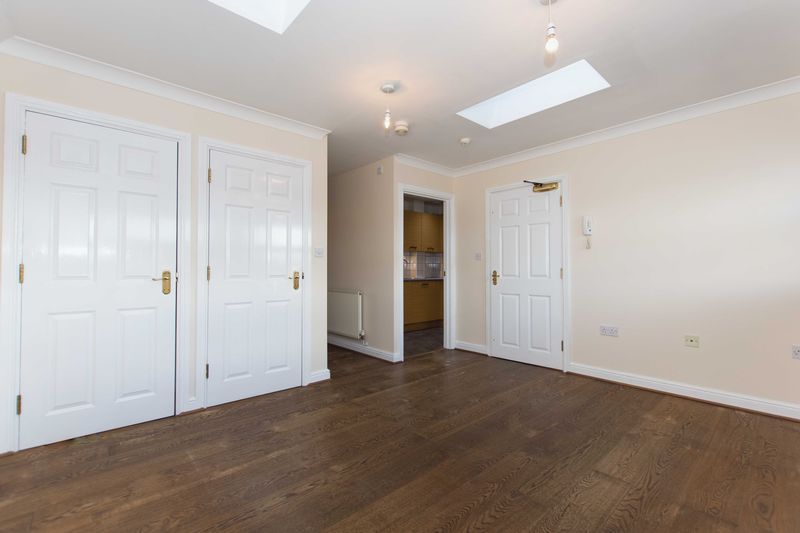 2 bed flat for sale in Newtown Road, Hereford HR4, £145,000