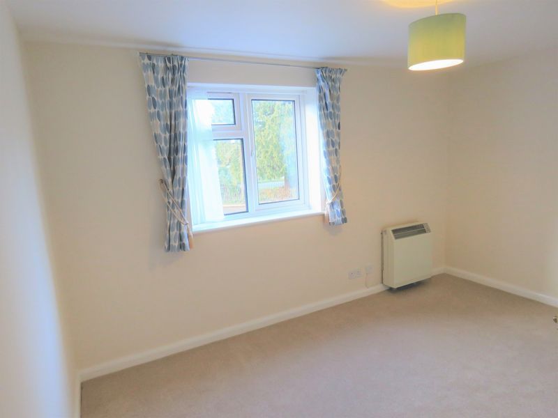 2 bed flat to rent in Wethered Road, Marlow SL7, £1,250 pcm