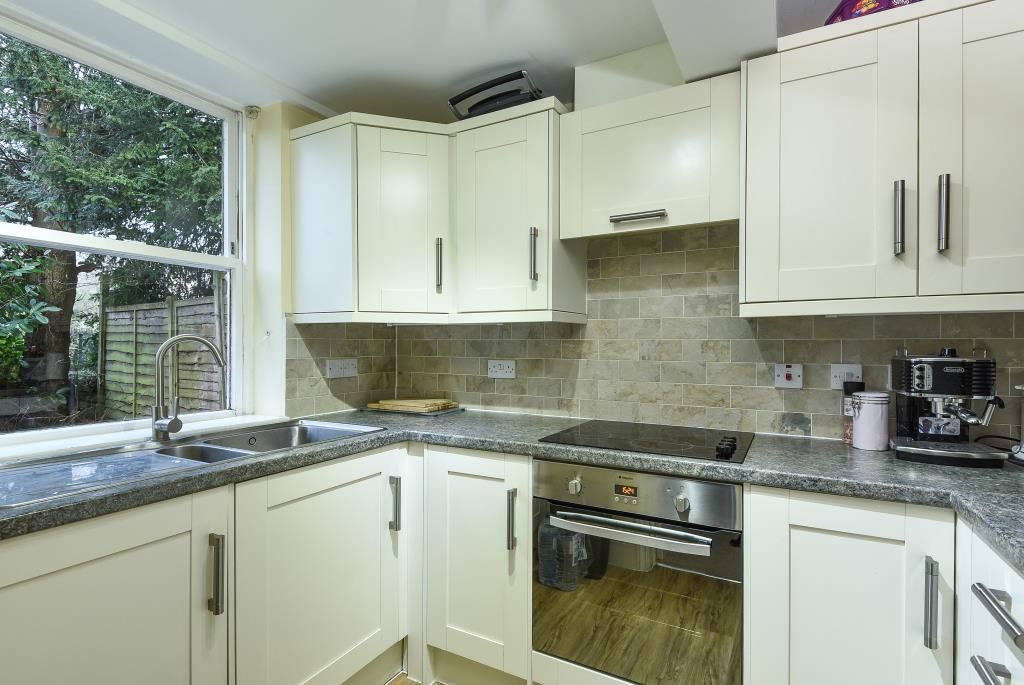 1 bed flat to rent in Charlbury, Oxfordshire OX7, £1,000 pcm